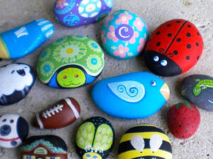 5 idees originals per decorar l’aula i el passadís de primavera 7 stones 655x489 1 - 5 idees originals per decorar l’aula i el passadís de primavera